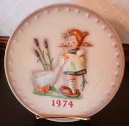 #127 1974 Hummel Plate No Box