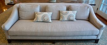 LR - Baker 'The Laura Kirar Collection' Neue Sofa Blue & White Pillows