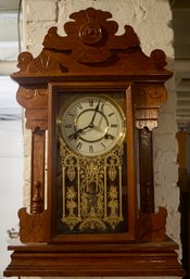 #187 Victorian Gingerbread Clock W/ Pendelum & Key