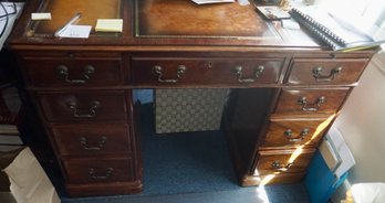 058 Mahogany Leathertop Kneeehole 9 Drawer Desk