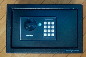 SR#287 Honeywell Safe W/ Key