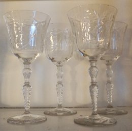 DR#314 Lot Of 4 Wine Glasses