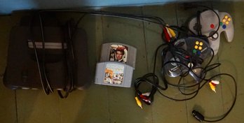 3#446 Nintendo Lot Controller, 2 Games & Console