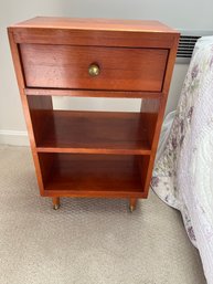 Mid Century Accent Table - 3RD6