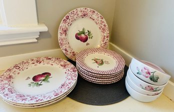 Pfaltzgraff 'Delicious' Dinner Set