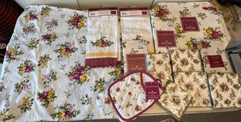 Huge Royal Albert Old Country Rose Lot Of Table Cloth, Linens, Placemats, Paper Napkins, Oven Mitts, Etc - D2
