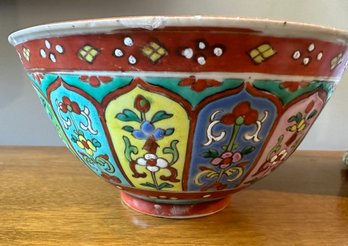 Benjarong Bowl Painted With A Continuous Scrolling Floral Vines With Lotus Petals Shaped Panels - DR2