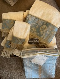 New Croscill Towels With New Coordinating Shower Curtain - BB17