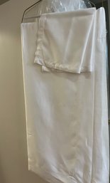 White Linen Large Table Cloth And 8 Large Napkins - B1-7