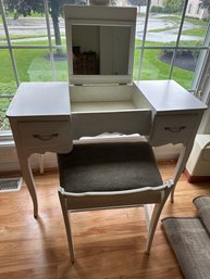 White Painted Wood Vanity With Seat - FB09
