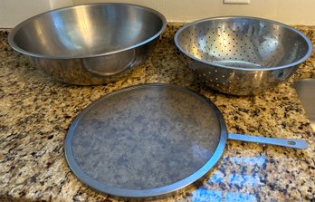 HUGE Stainless Steel Mixing Bowl, Strainer And Splatter Screen - LR24