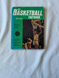 #125 Pro Basketball Factbook 1972-73