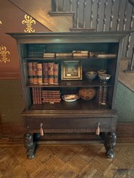 1840s Bookcase With Carved Legs -f2