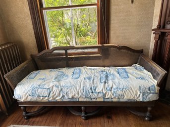 1920's Cane Settee Sofa -front Sit/bed5