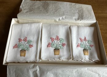 New Old Stock Embroidered Handkerchiefs In Box -  Bd1-13