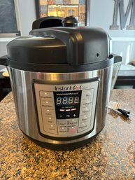 Instant Pot Lux Series  Complete With Books And Accessories
