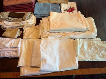 Large Miscellaneous Lot Of Table Cloths, Napkins And Runners -DR25