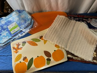 #977 Lot Of  30 Placemats Cloth And Vinyl - Christmas , Fall, Winter