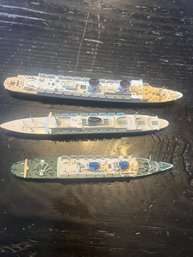 R60 Lot Of 3 Diecast Metal Ships