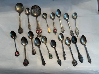 18 Pc Lot Of Assorted Collector Spoons From Around The World See Pictures For Marks - 172