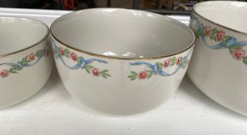 Pretty Lot Of 3 Nesting Spring Bowls By Hall