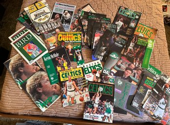 Great Assortment:  2 Hoop Magazines Featuring Larry Bird, Yearbooks And Magazines - CBL15