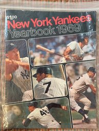New York Yankees 1969 Yearbook - BL177