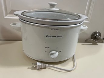 Like New Proctor Silex White Crock Pot - K8