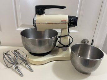 MCM Sunbeam American Classic Mixmaster With Two Bowls And Beaters - K10