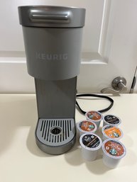 Keurig Single Serve Coffee Maker Plus 6 Pods- K15