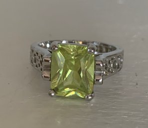 Lia Sophia ' Appletini' Ring Size 6