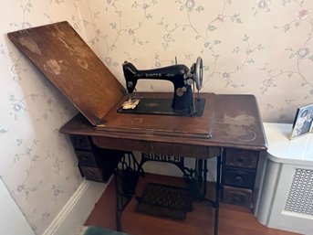 Antique Singer Sewing Machine With Original Cabinet - D6