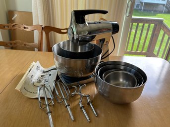 Complete Vintage Deluxe Sunbeam Mixmaster With Instruction Booklet Plus Bowls - K29