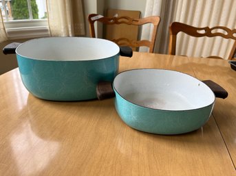 Pair Of Vintage Turquoise Color Enamel Pots - K58