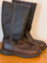UGG Size 11 Shearing Boots .. Iike New
