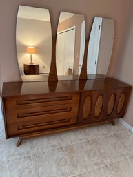 Wonderful Young Mfg. Co Mid Century Modern Large 9 Drawer Walnut Dresser With Triple Mirrors  - B33