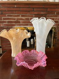 Fenton Pink Hobnob Flutter Dish And Two Murano Vases - LV