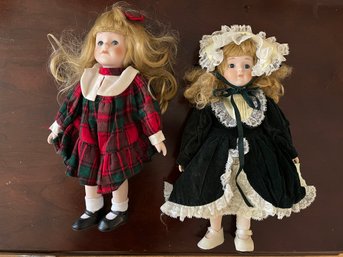 Two Porcelain Face Dolls: Red Plays Music, Green Is Tagged Anita - Lv46