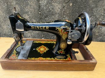 Antique SINGER 1926 Handcrank Sewing Machine . Bentwood Case