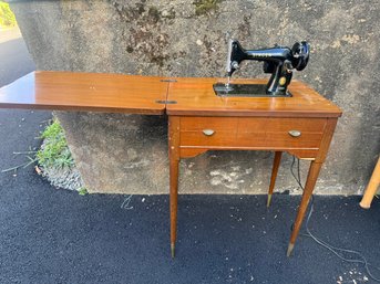 Antique SINGER Electric 1956 Sewing Machine W/table Great Britain