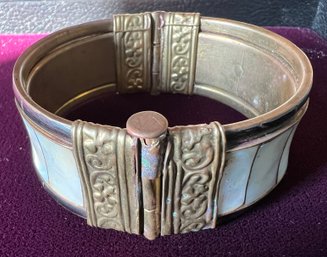 Old Mother Of Pearl And Brass Hinged Chunky Bracelet Pin Clasp 8.5'