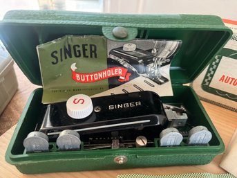 Vintage SINGER SEWING MACHINE Zigzagger/button Holer