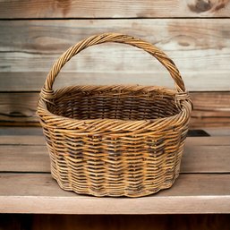 #612 Large Carry Oval Basket 19'T X 19W X 13D