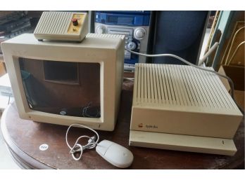 911- Apple 2 GS Computer
