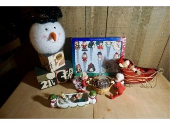 12 PIECE CHRISTMAS LOT INCLUDING SNOWMAN HEAD