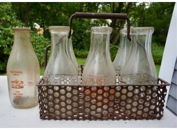 VINTAGE 6 QUART MILK BOTTLE CARRIER W/ 7 VINTAGE BOTTLES INCLUDING 1940 HOOD