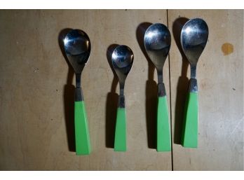 4 SUPREME CUTLERY BAKELITE HANDLE SPOON