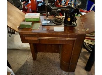 1948 ART DECO SINGER SEWING MACHINE-WORKING CONDITION