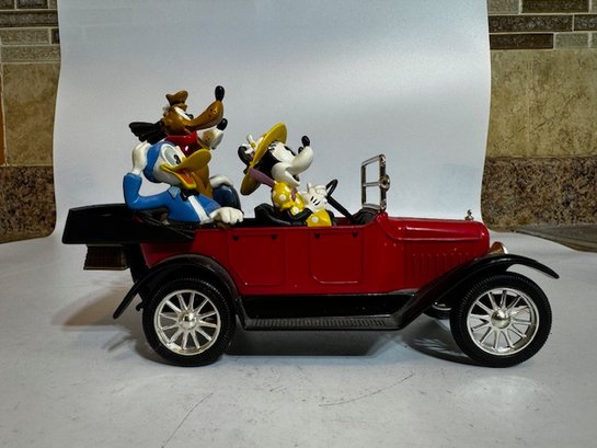 Disney Ertle COLLECTIBLE Car With The  Fab 4 Minnie, Mickey, Goofy And Donald  8' Approx