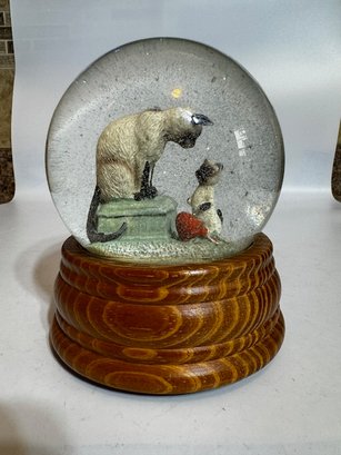 Musical Globe 2 Siamese Cats Christmas Mourning